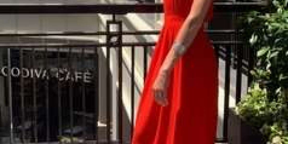Find beautiful, independent young women via WhatsApp in Deira