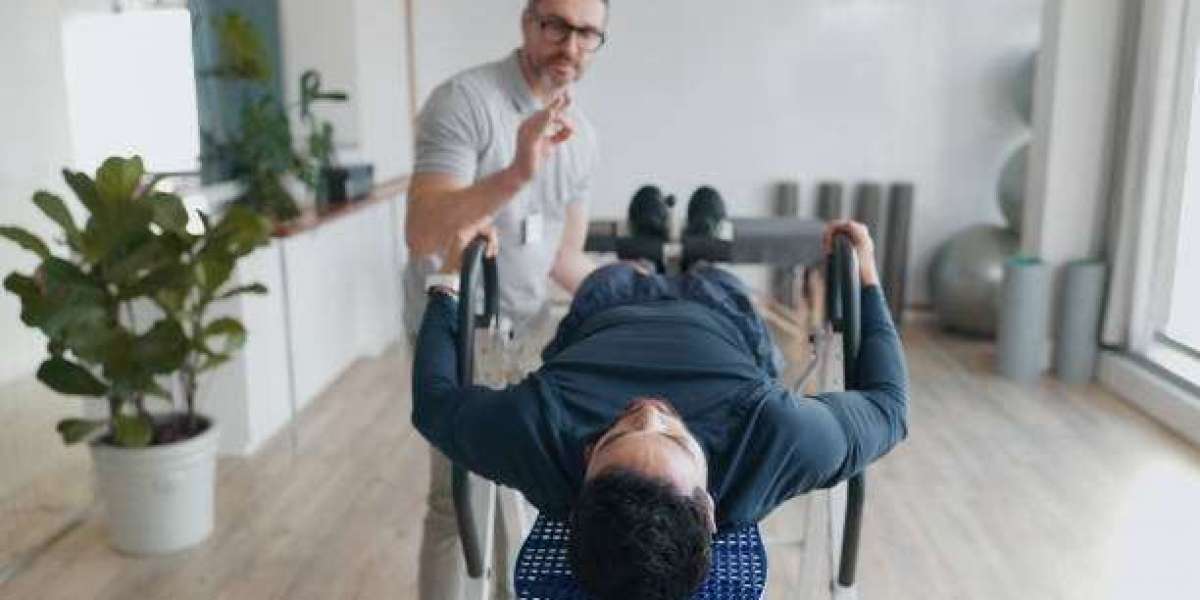Back Stretcher to Treat Lumbar Pain as a Practical Method for Herniated Disk Pain Relief