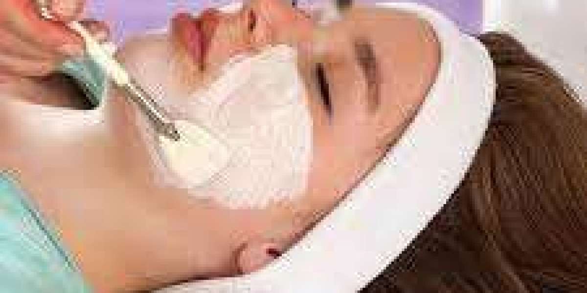 Revitalize Your Complexion: A Guide to Chemical Peels for Anti-Aging in Dubai