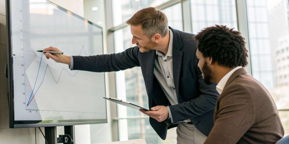 How an Entrepreneur Coaching Program Turns Struggles Into Profits