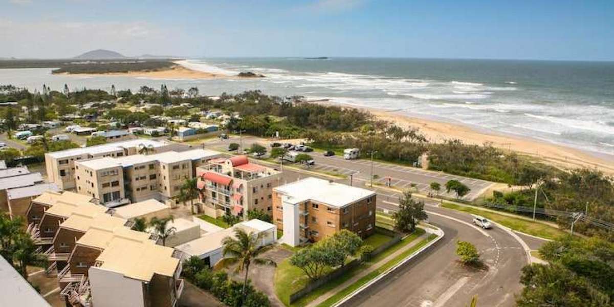 Where to Dance and Enjoy Nightlife by the Beach