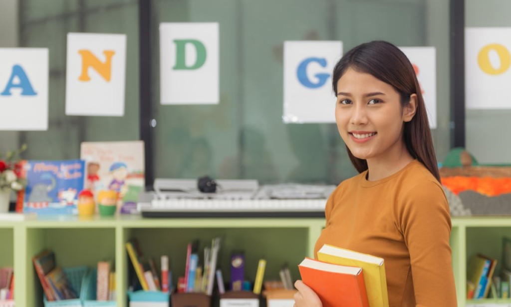 Top English Tuition Bukit Timah: Fees, Results & Programs