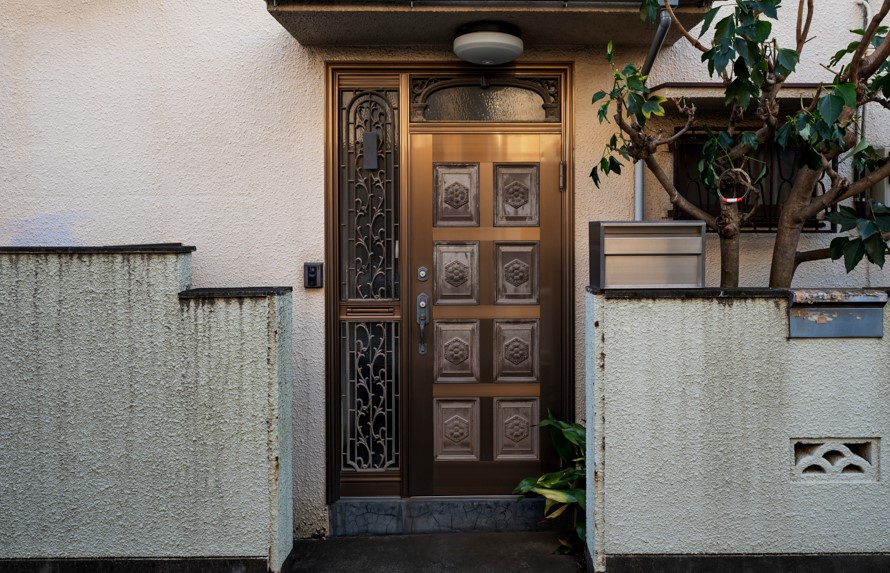 Main Door Gate Singapore: Best Designs & Safety Tips