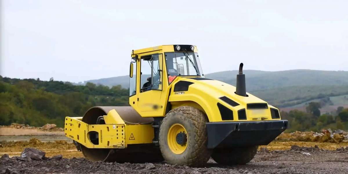 Ever Wonder How Big Machines Move? Here’s the Hydraulic Story