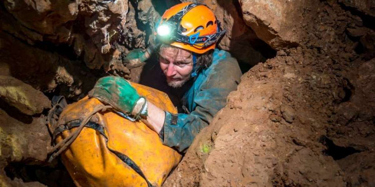 Verticale Speleologie: De Reis naar het Middelpunt van de Aarde