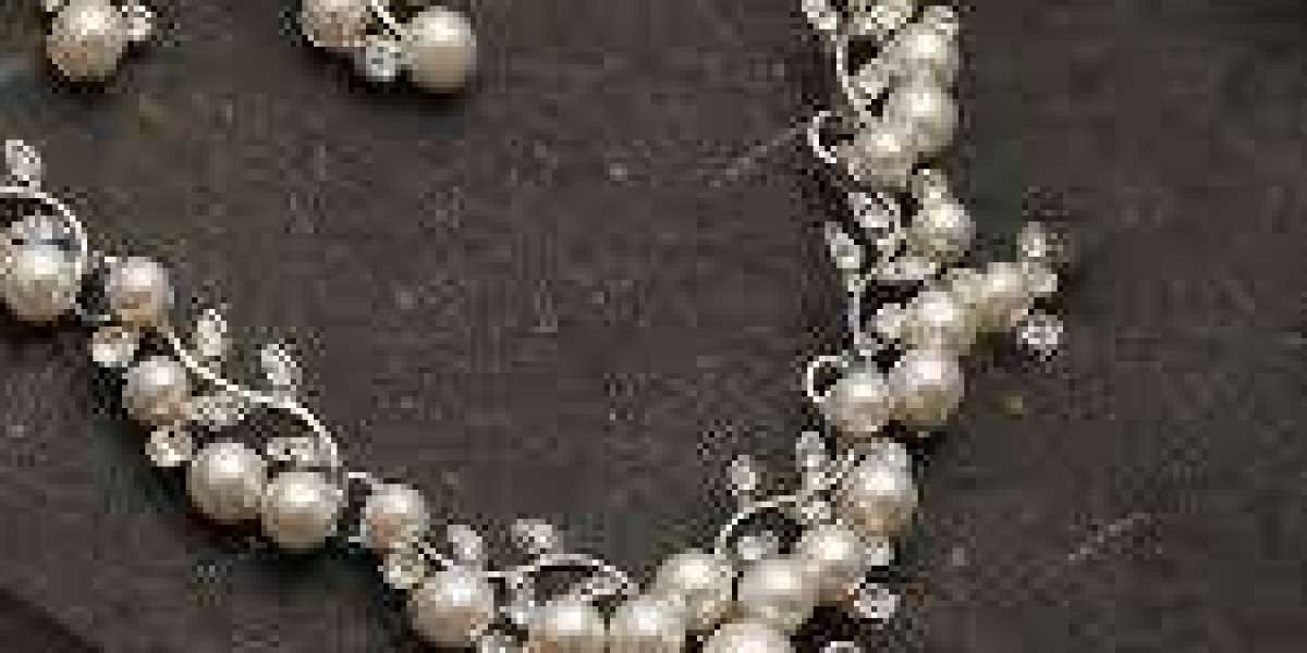 Silver Pearl Jewellery Set – Traditional Yet Modern Pearl Jewelry Set