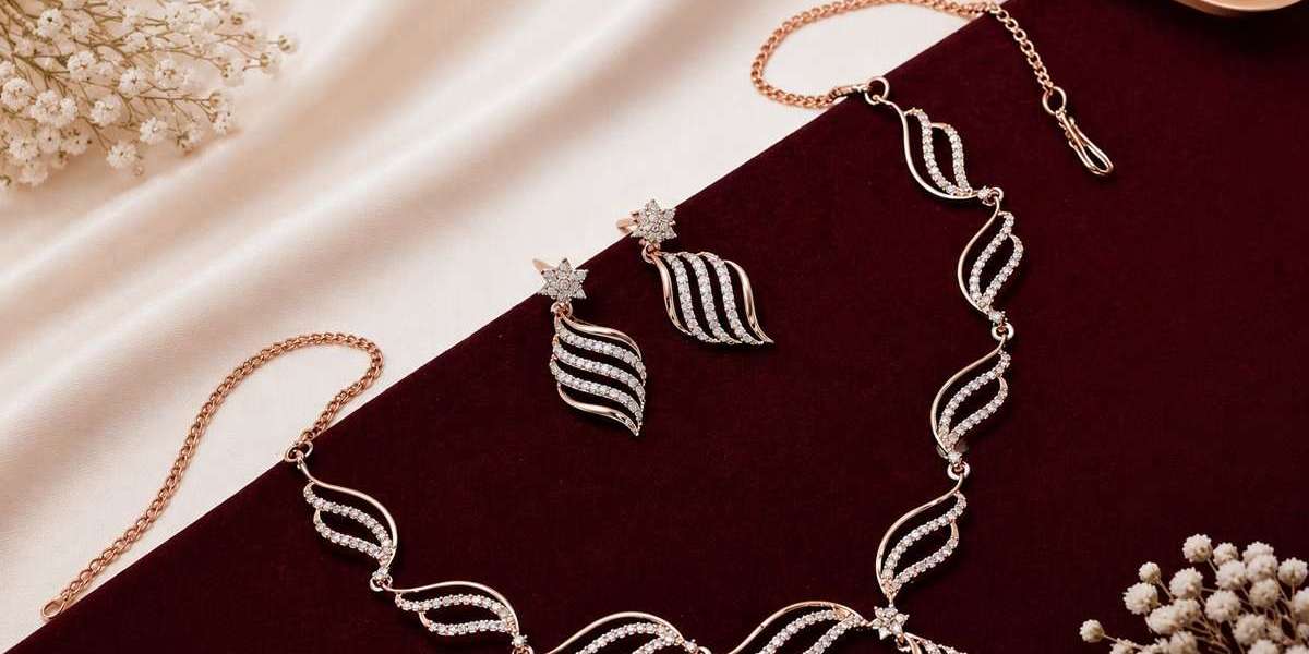 How Diamond Cut and Clarity Affect the Price of a Diamond Necklace for Women