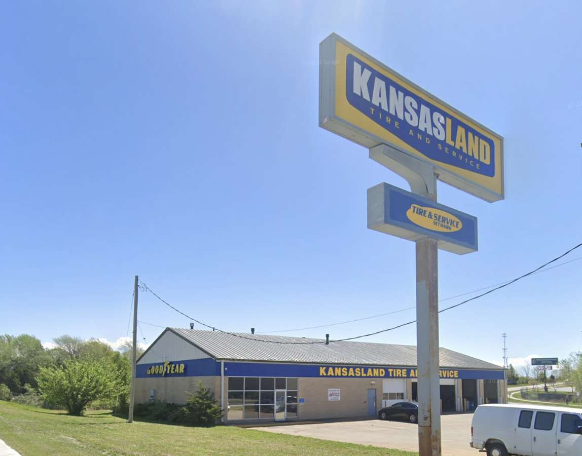 Top-rated Auto Repair & Tire Shop in Topeka, KS 66604 | Brake Service, Oil Changes, Auto AC Repair, Tune Ups, & Wheel Alignments, Mechanic | Kansasland Tire and Service