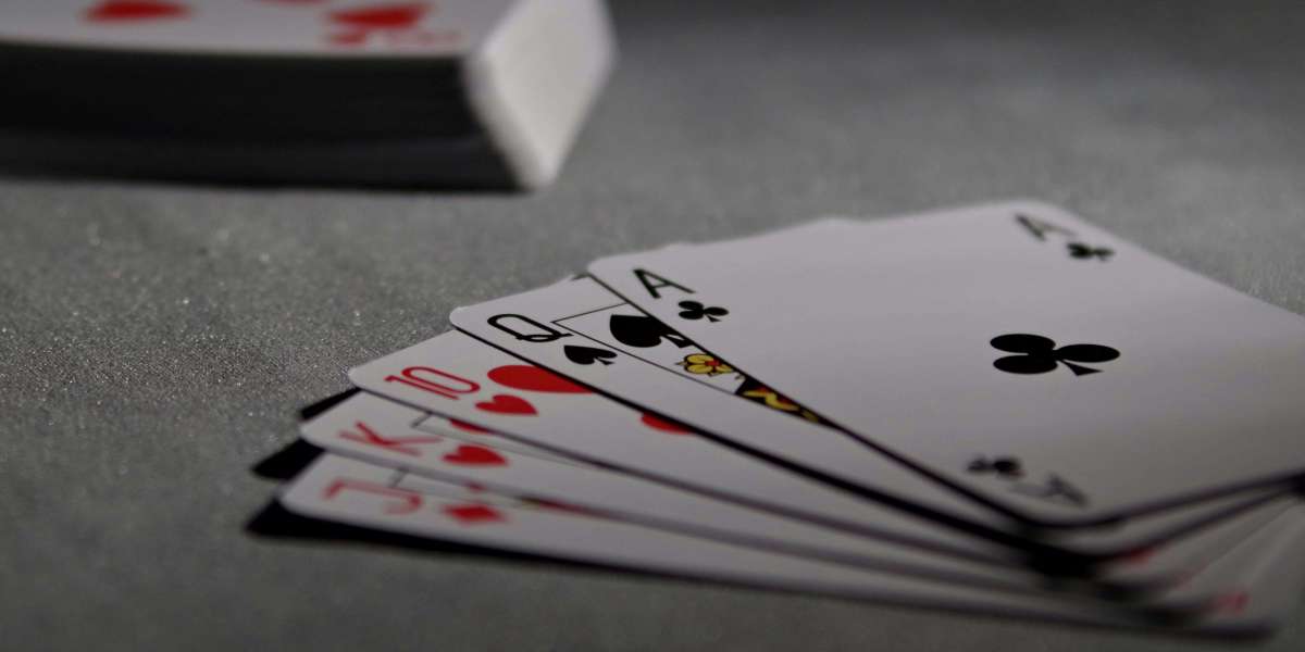 Exploring the Psychology Behind Gambling Behavior and Risk-Taking Decisions
