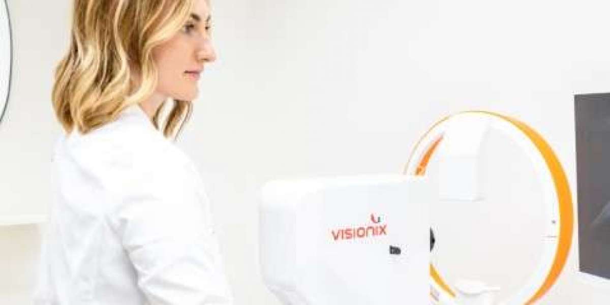 Hybrid Contact Lenses: The Perfect Balance of Comfort and Clear Vision