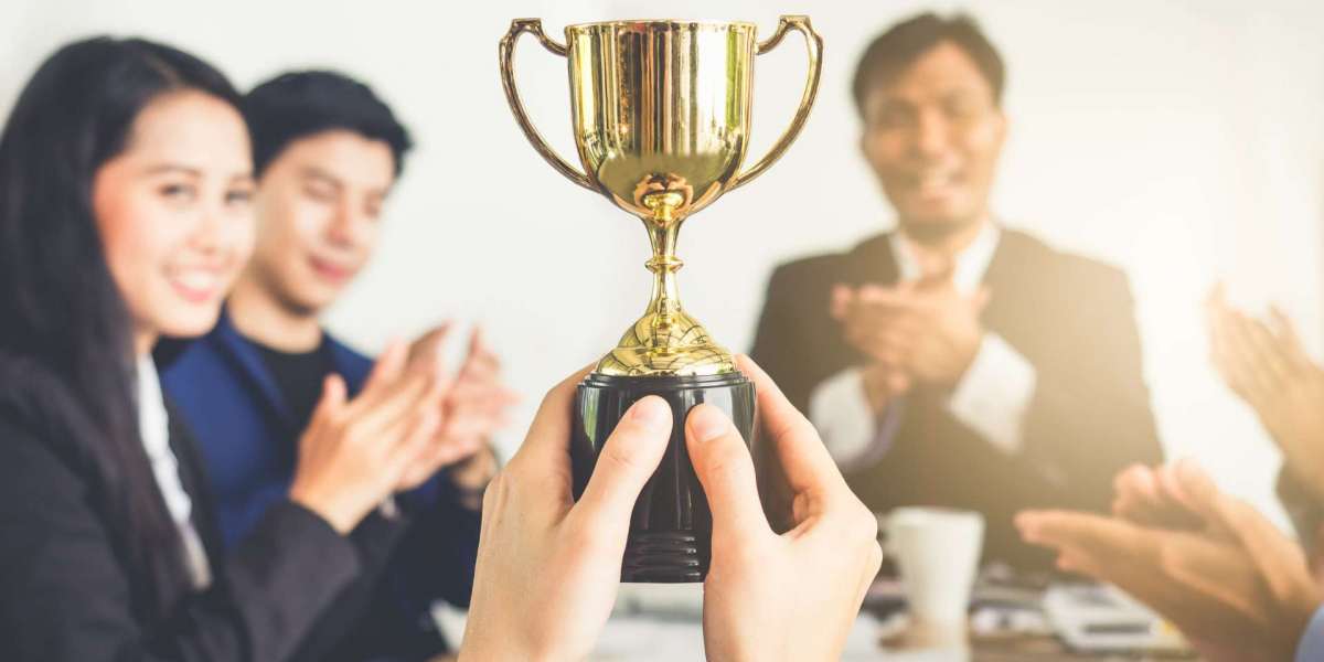 How Unique Employee Award Ideas Help Motivate Teams