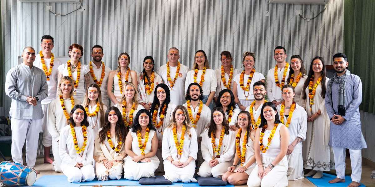 Yoga Courses in Rishikesh: A Simple Guide to Start Your Yoga Journey