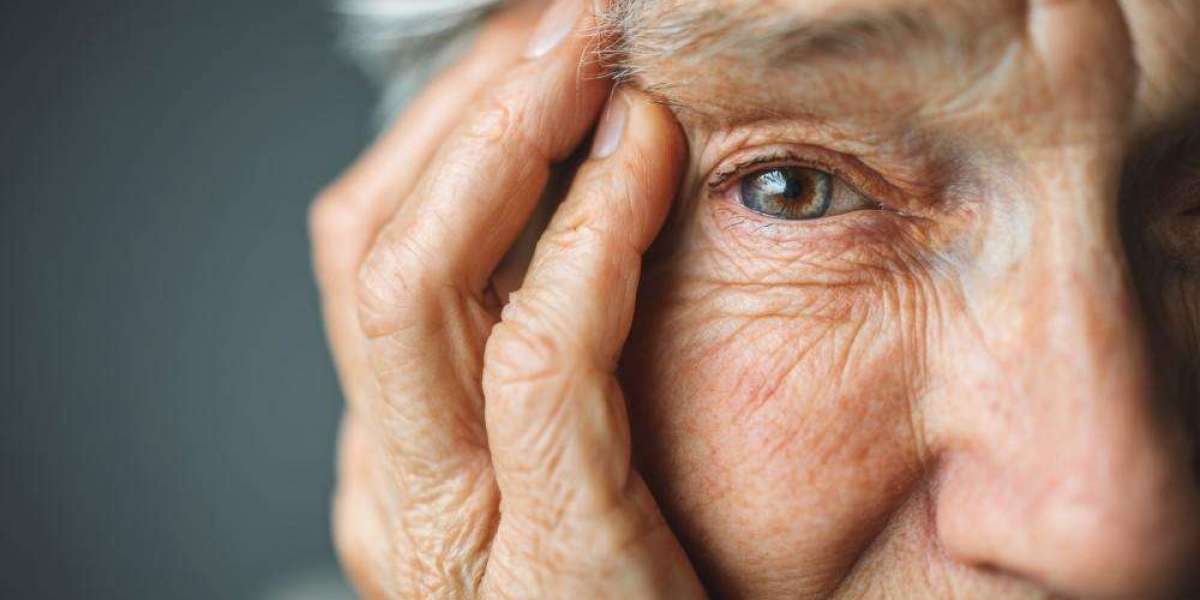Benefits of Early Cataract Surgery for Long-Term Eye Health
