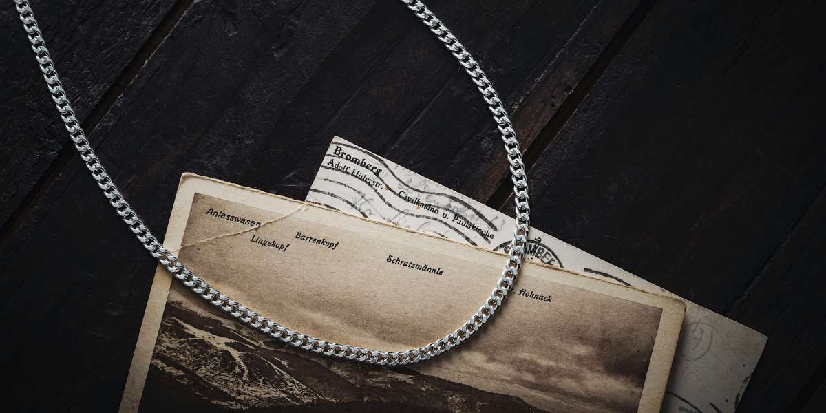 10 Stunning Diamond Tennis Necklaces Every Bride Will Love