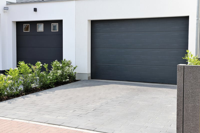 Top 7 Garage Door Maintenance Mistakes to Avoid in Dubai’s Harsh Climate