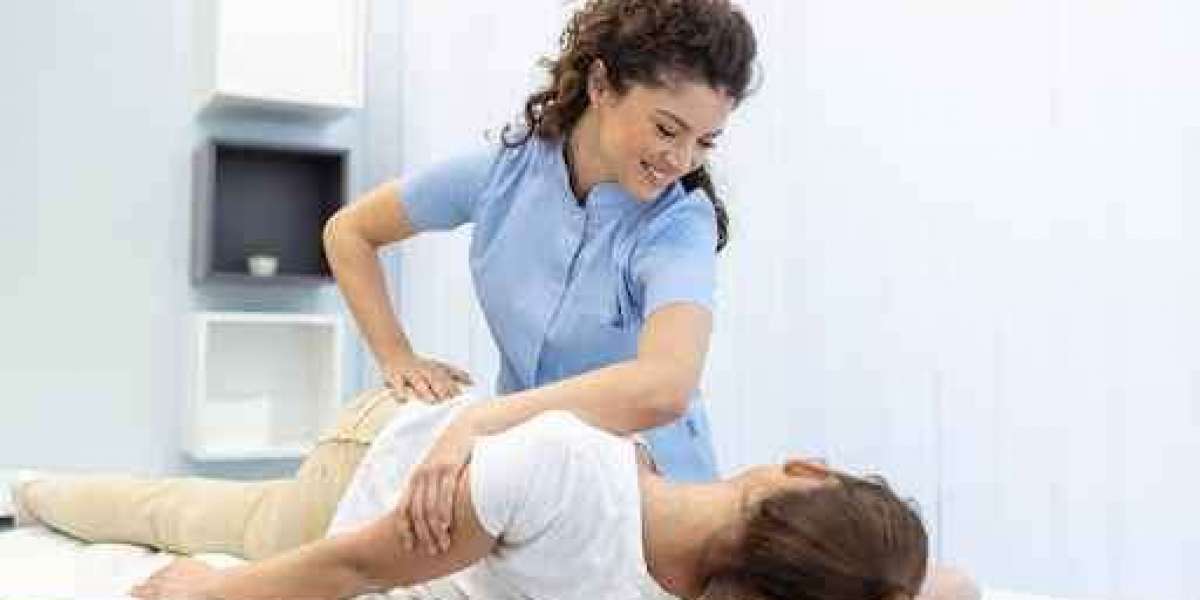 6 Signs It's Time to See a Chiropractor (And What to Look for in a Clinic)