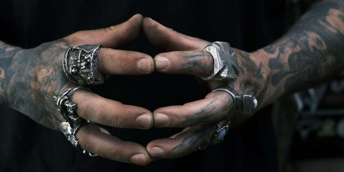 How Do You Choose a Men's Skull Ring That Fits Your Biker, Rocker, or Tattoo Lifestyle?