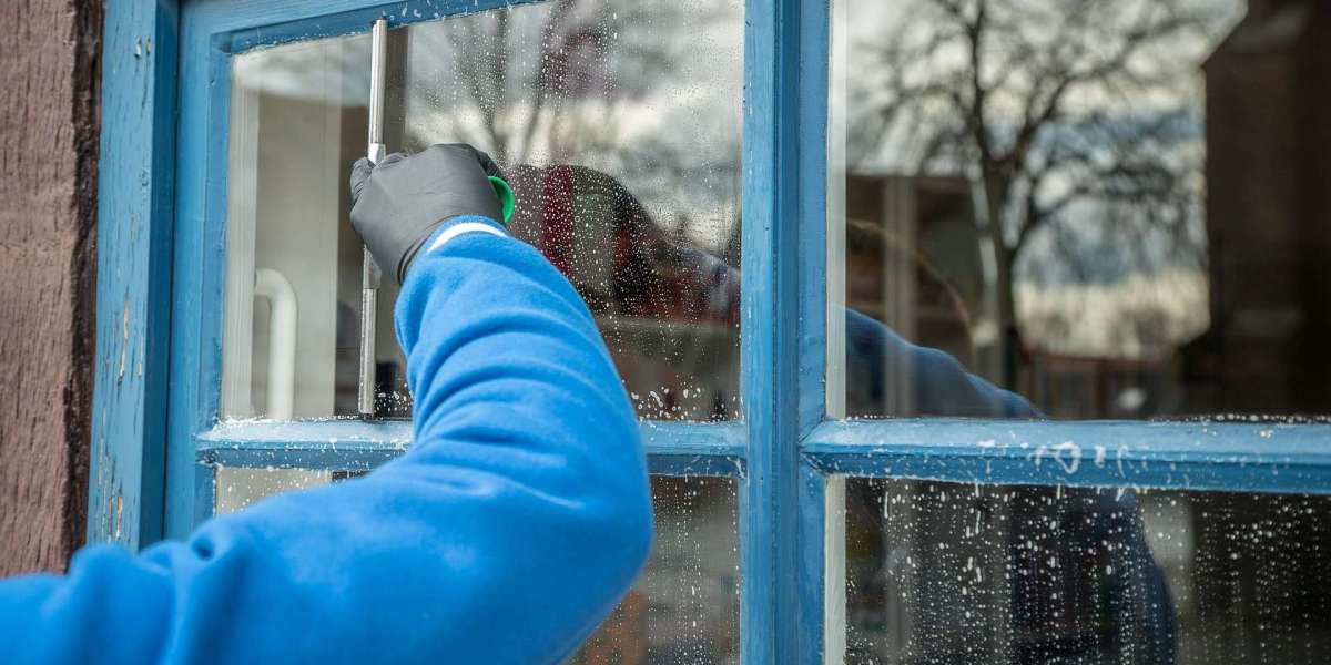Benefits of Hiring a Professional Glass Cleaner in London