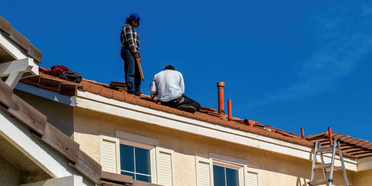 Why Roofing Companies Need Specialized Customer Service During Storm Seasons
